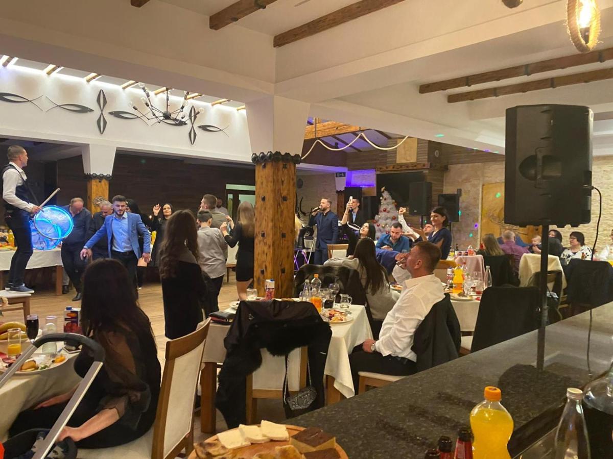 Hotel Panorama Rugove Печ Екстер'єр фото