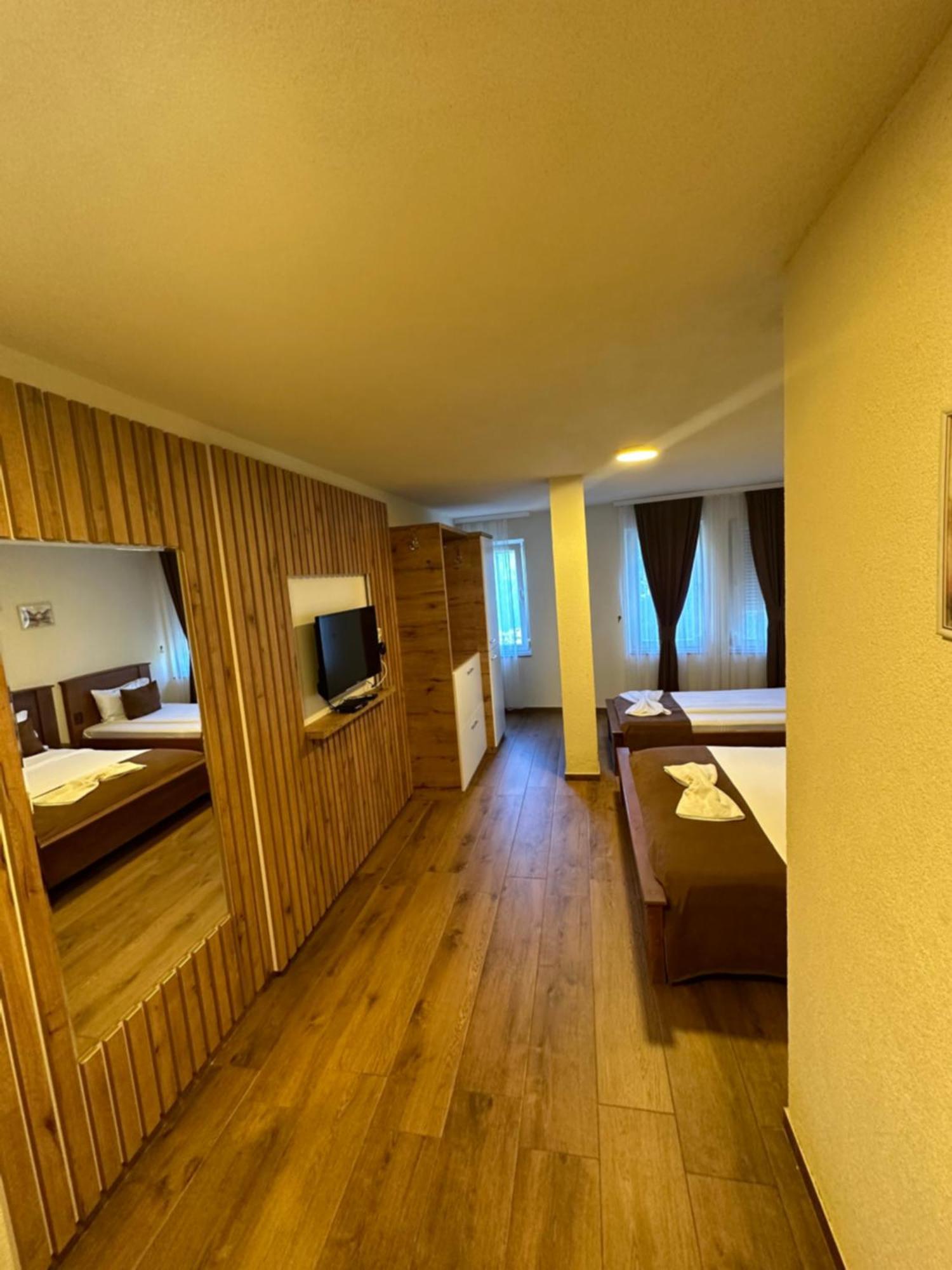 Hotel Panorama Rugove Печ Екстер'єр фото