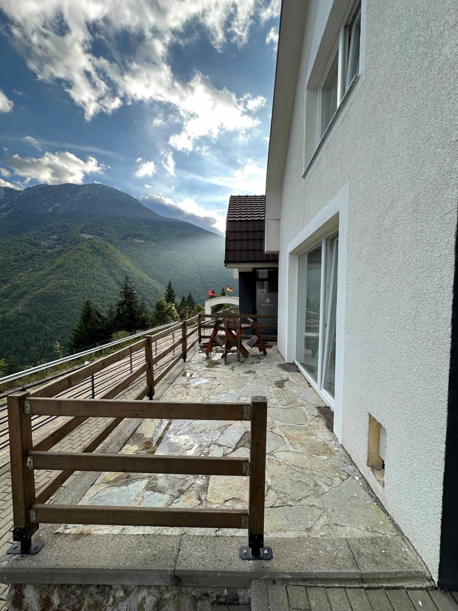 Hotel Panorama Rugove Печ Екстер'єр фото
