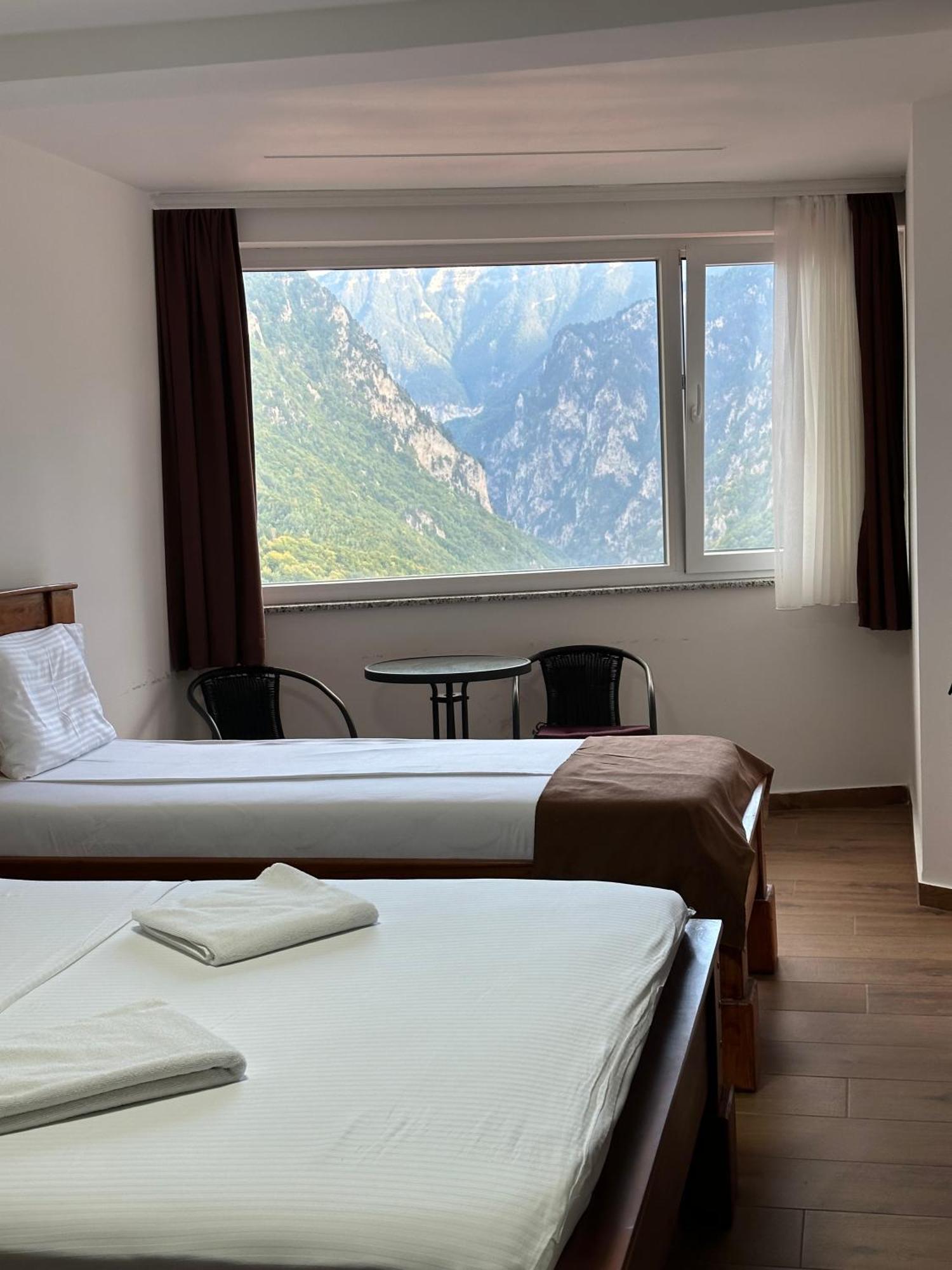 Hotel Panorama Rugove Печ Екстер'єр фото