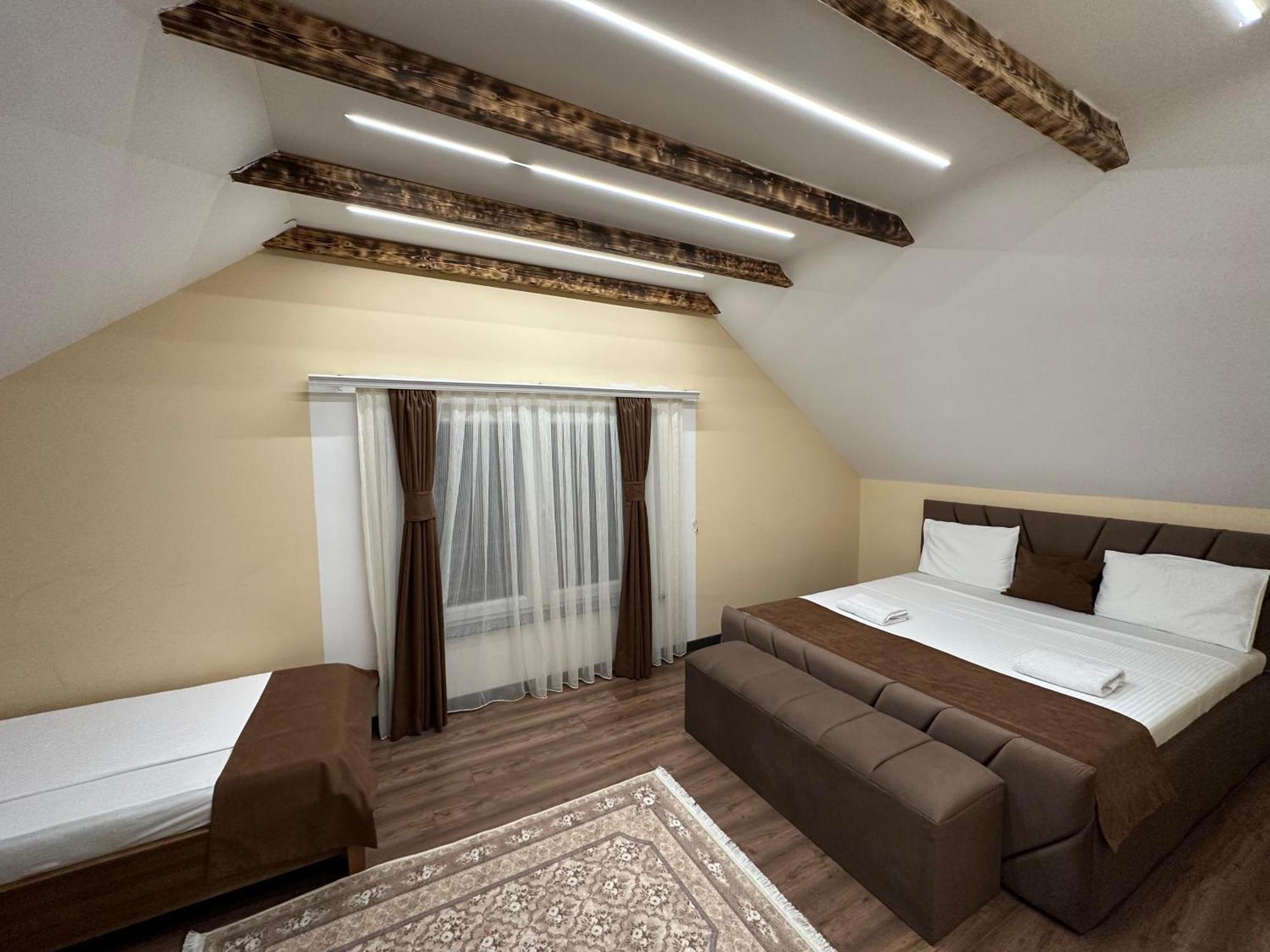 Hotel Panorama Rugove Печ Екстер'єр фото
