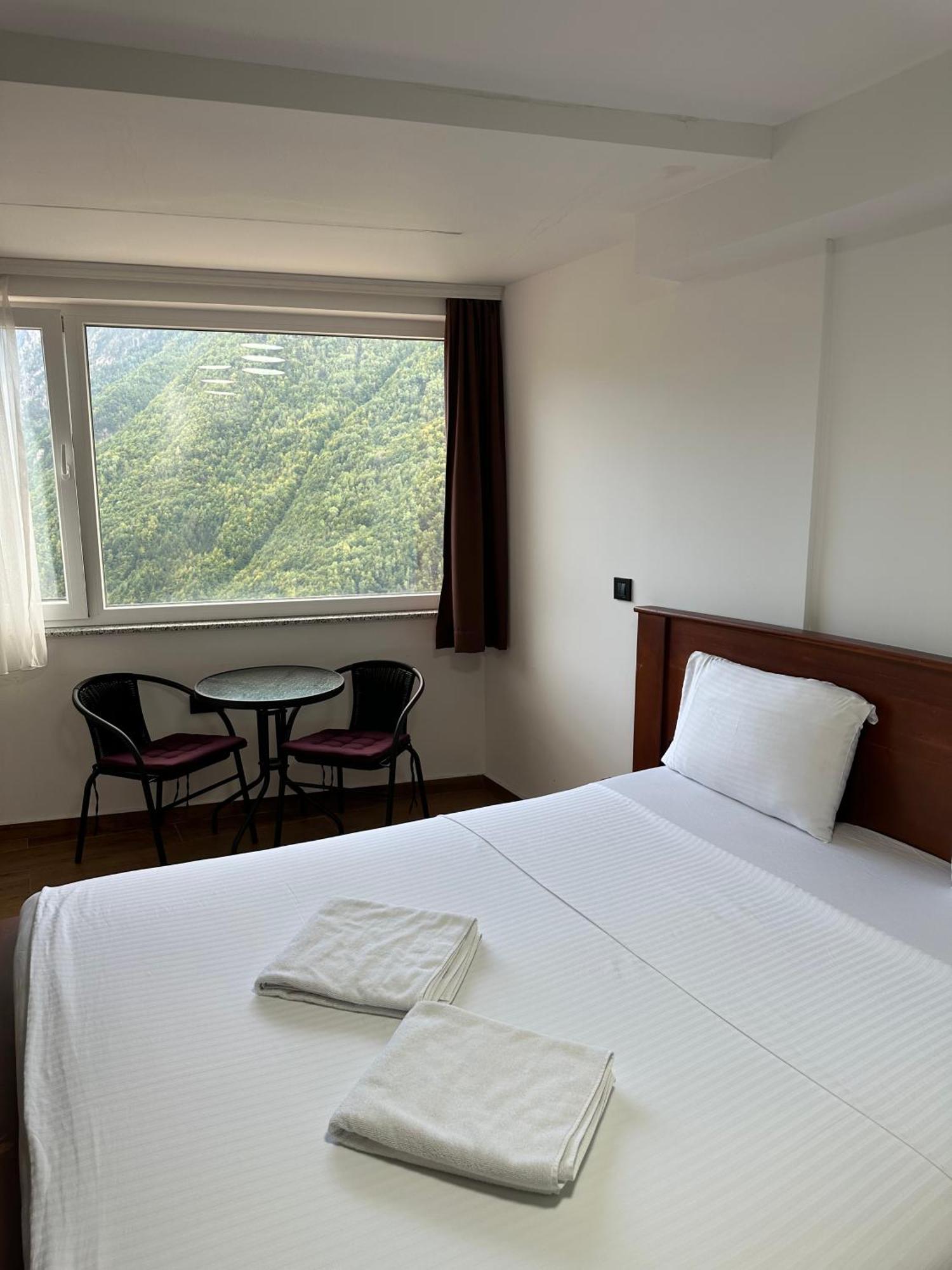 Hotel Panorama Rugove Печ Екстер'єр фото