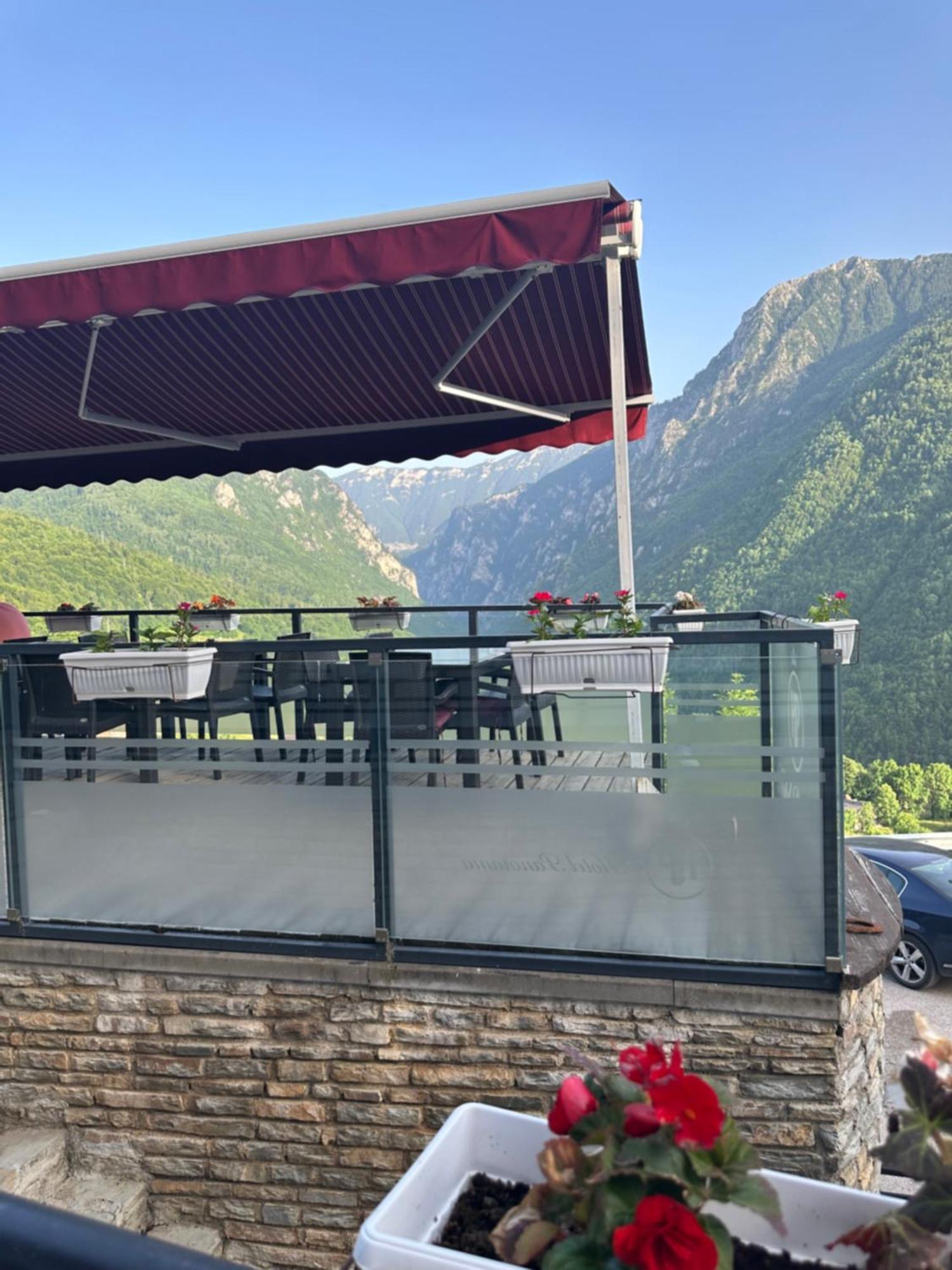 Hotel Panorama Rugove Печ Екстер'єр фото