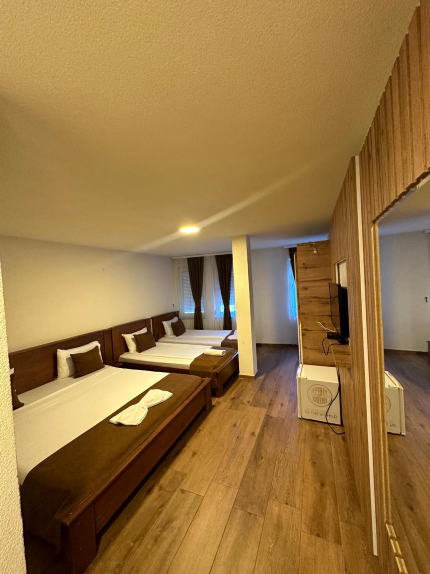 Hotel Panorama Rugove Печ Екстер'єр фото